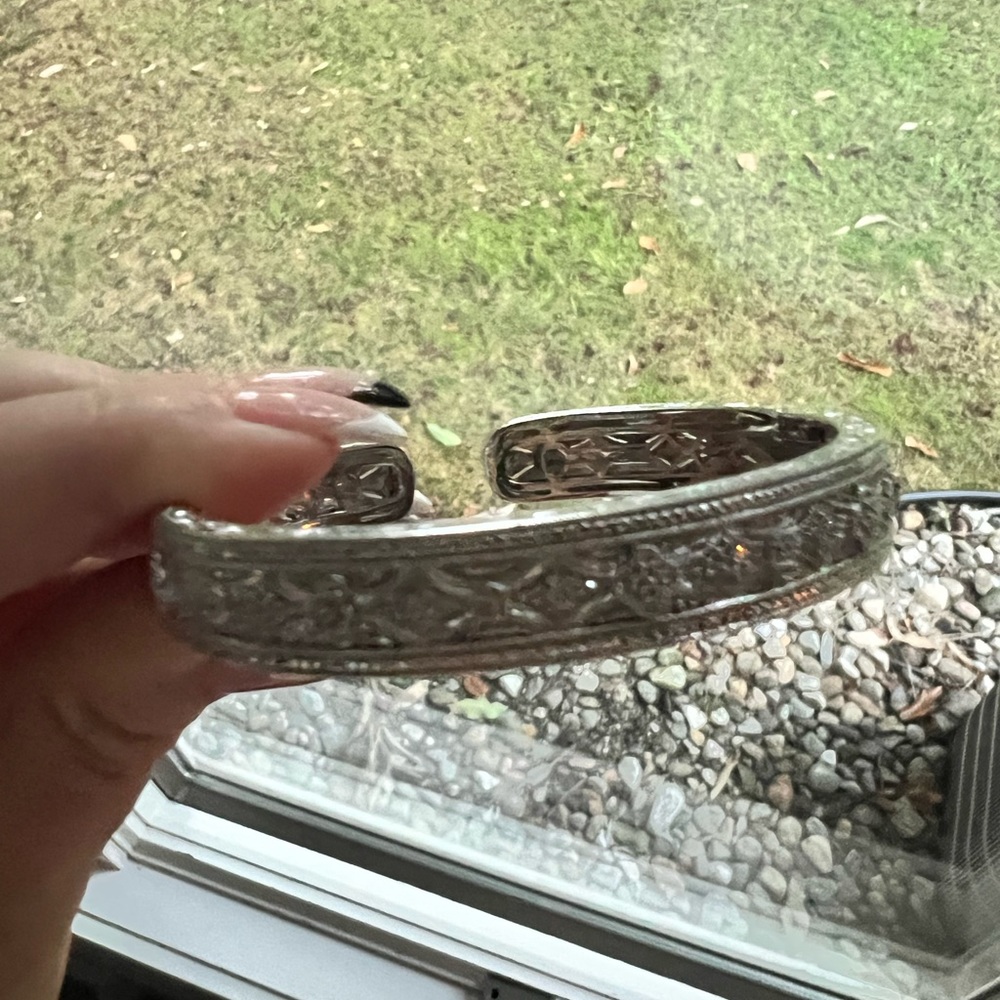 Kay Cuff Silver Bracelet with diamonds
